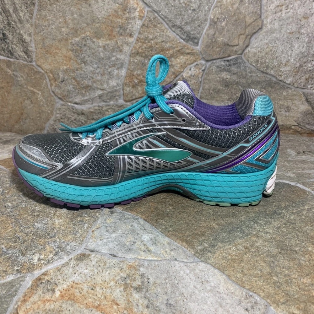 Brooks Defyance 9 Women  12” Athletic Racing Running Shoes Sneakers No Tag Inf